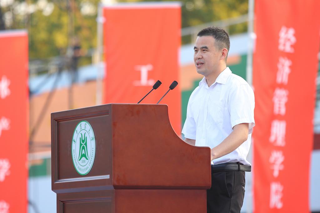 英国365集团彭贵青教授发言（通讯员 侯国涛 摄）